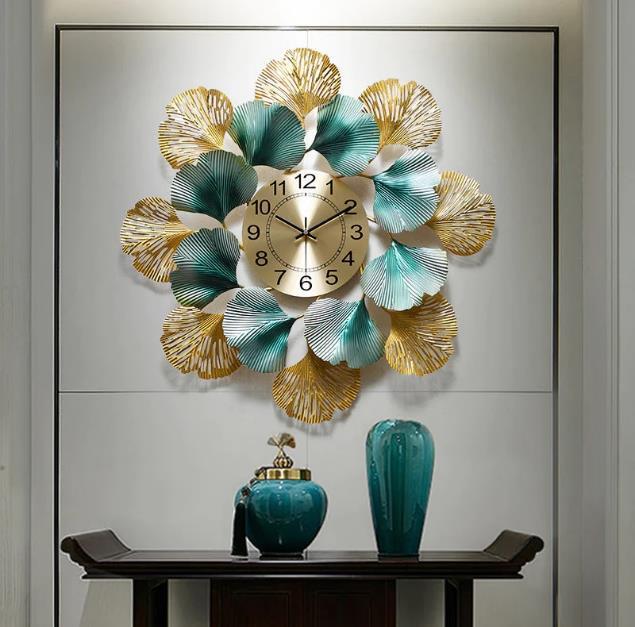 Ginkgo Aura Medallion Clock – Gold (30" x 30")